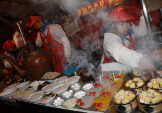 MIxed Food offerings in der Garküche Peking